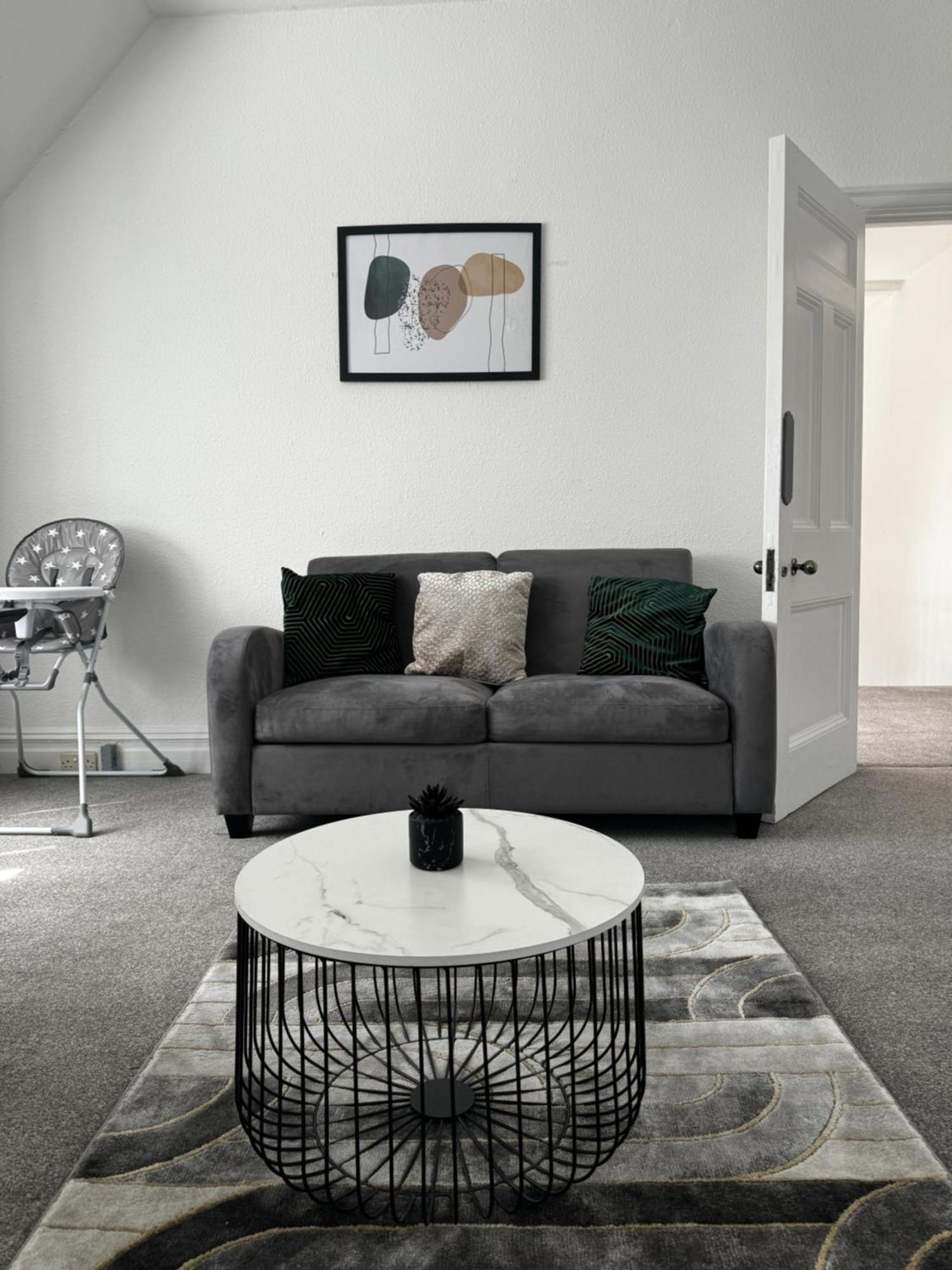 Apartment In Canford Cliffs Close To Sandbanks Beach Poole Eksteriør billede