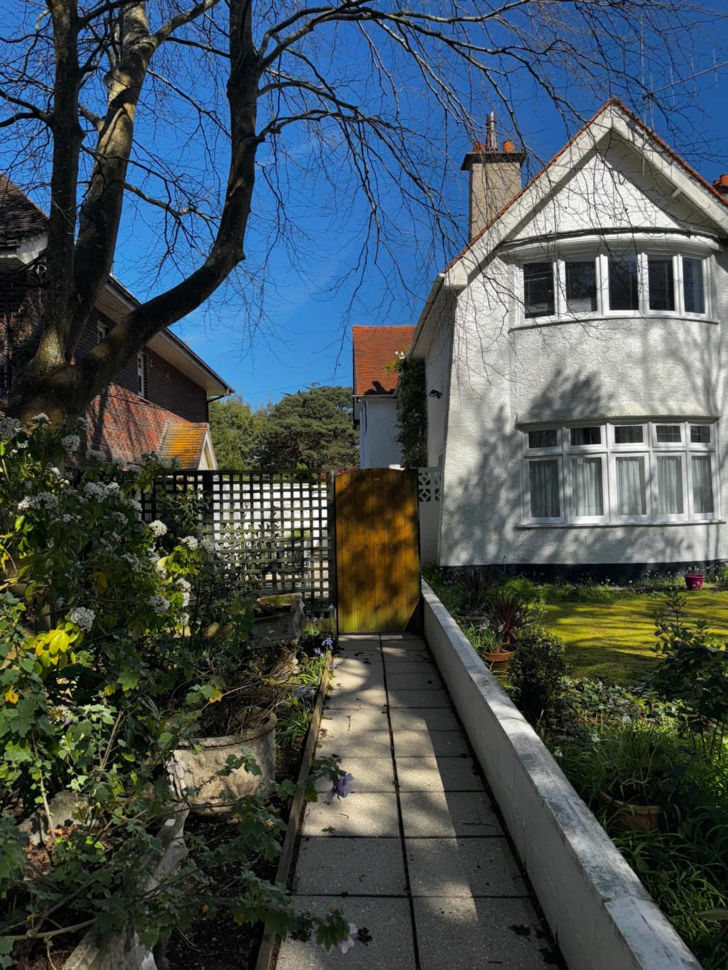 Apartment In Canford Cliffs Close To Sandbanks Beach Poole Eksteriør billede