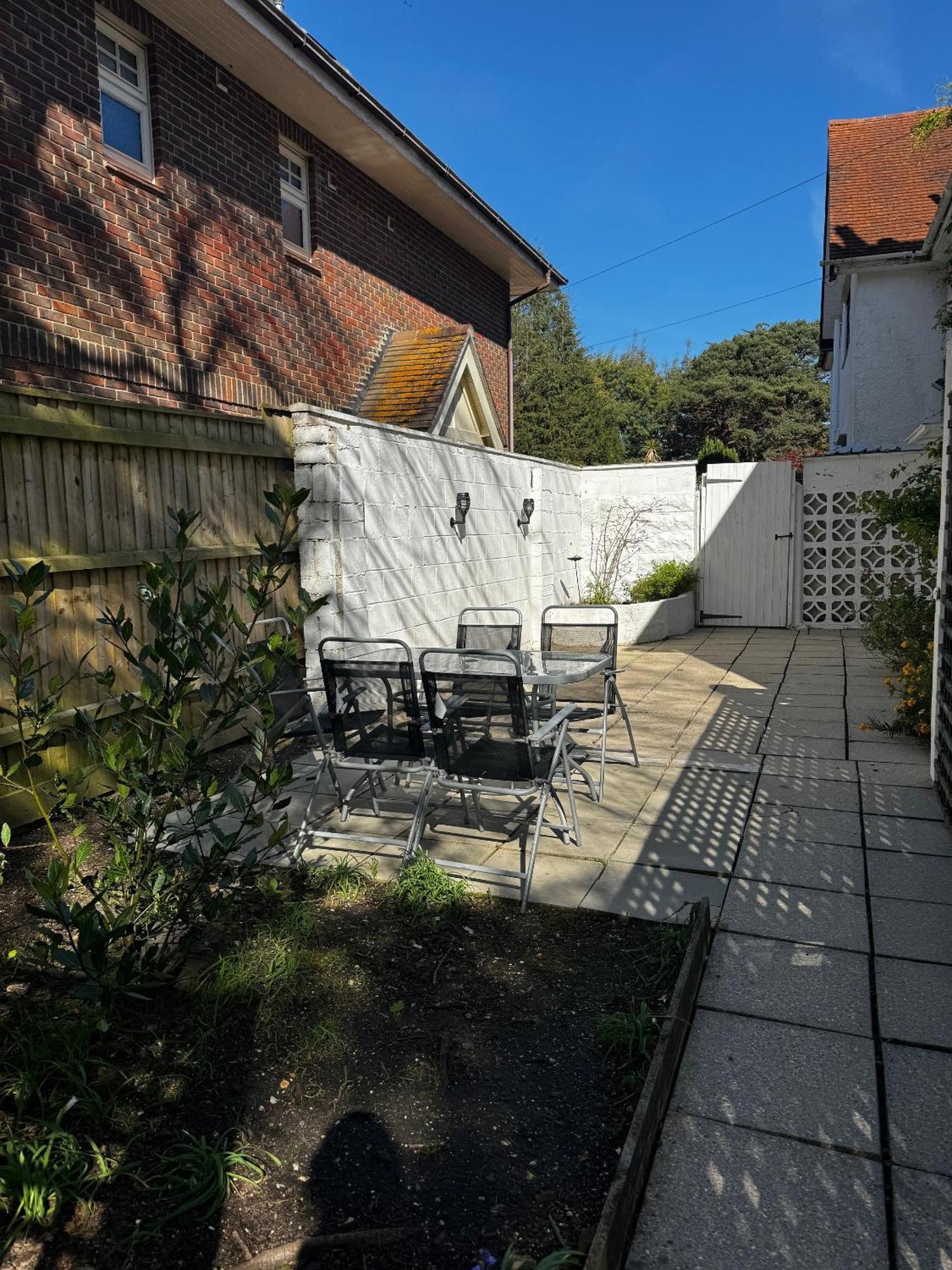 Apartment In Canford Cliffs Close To Sandbanks Beach Poole Eksteriør billede