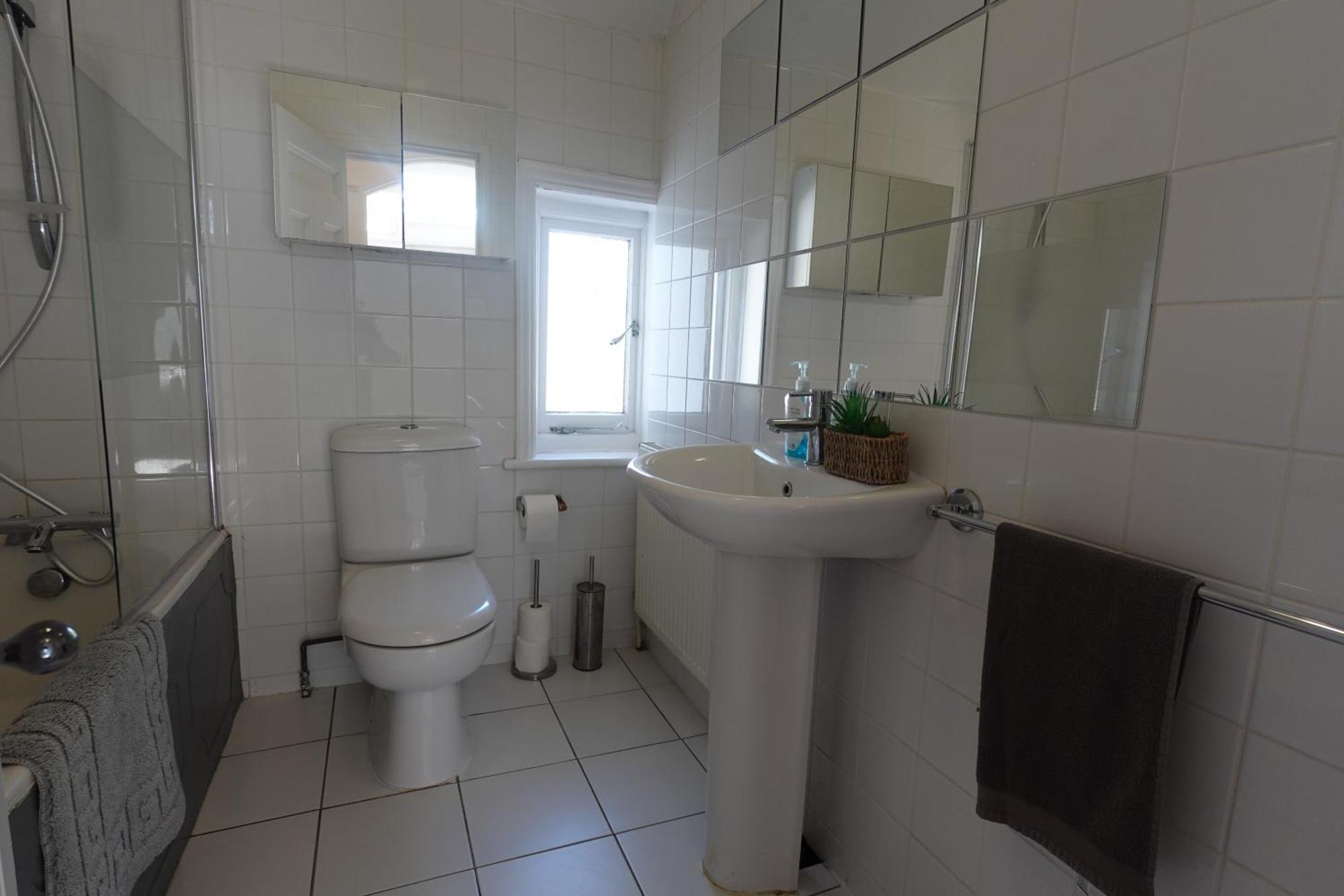 Apartment In Canford Cliffs Close To Sandbanks Beach Poole Eksteriør billede